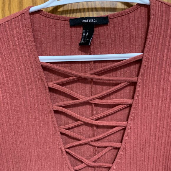 Strappy t-shirt dress! Low key look - Picture 2 of 5